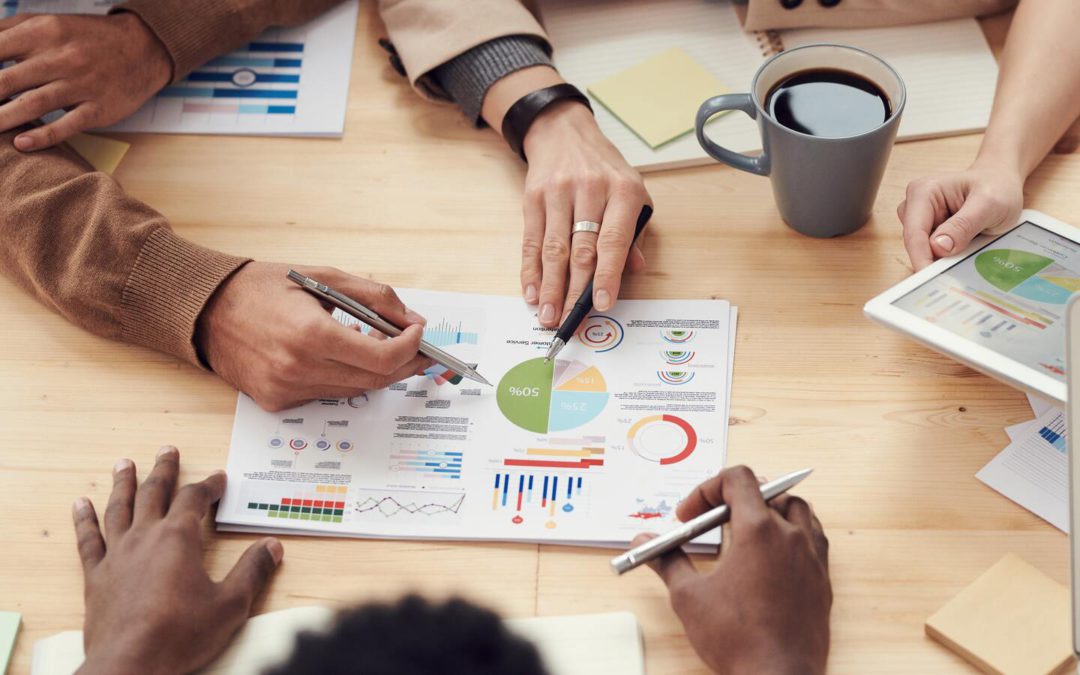 People dicussing business- Salesforce customer 360